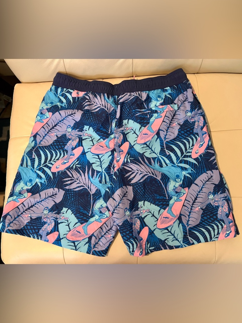 Batman Men’s Swim Trunks Medium - Navy, Light Blue & Pink Tropical Print - Picture 2 of 11